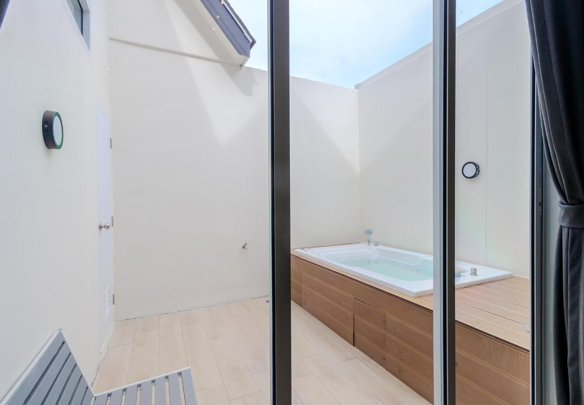Ferienwohnung Nidhra นิทรา Ban Lat Krachaeng Exterior foto
